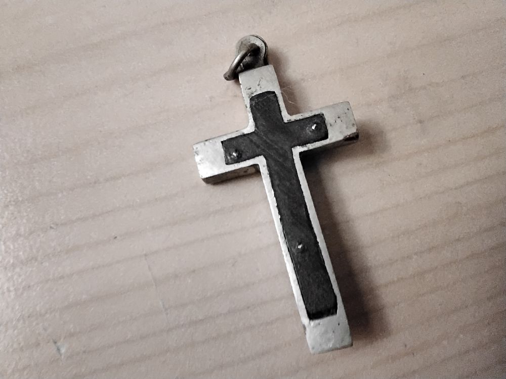 2 croix pendentif Bijoux et montres