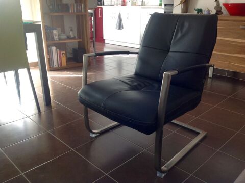 fauteuil de salon en cuir noir de marque H&H
250 Vannes (56)
