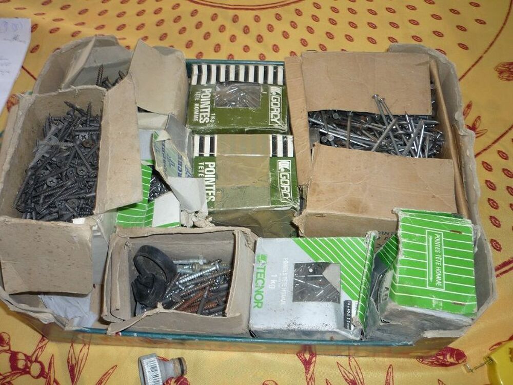 POINTES ET CLOUS DIVERS Bricolage