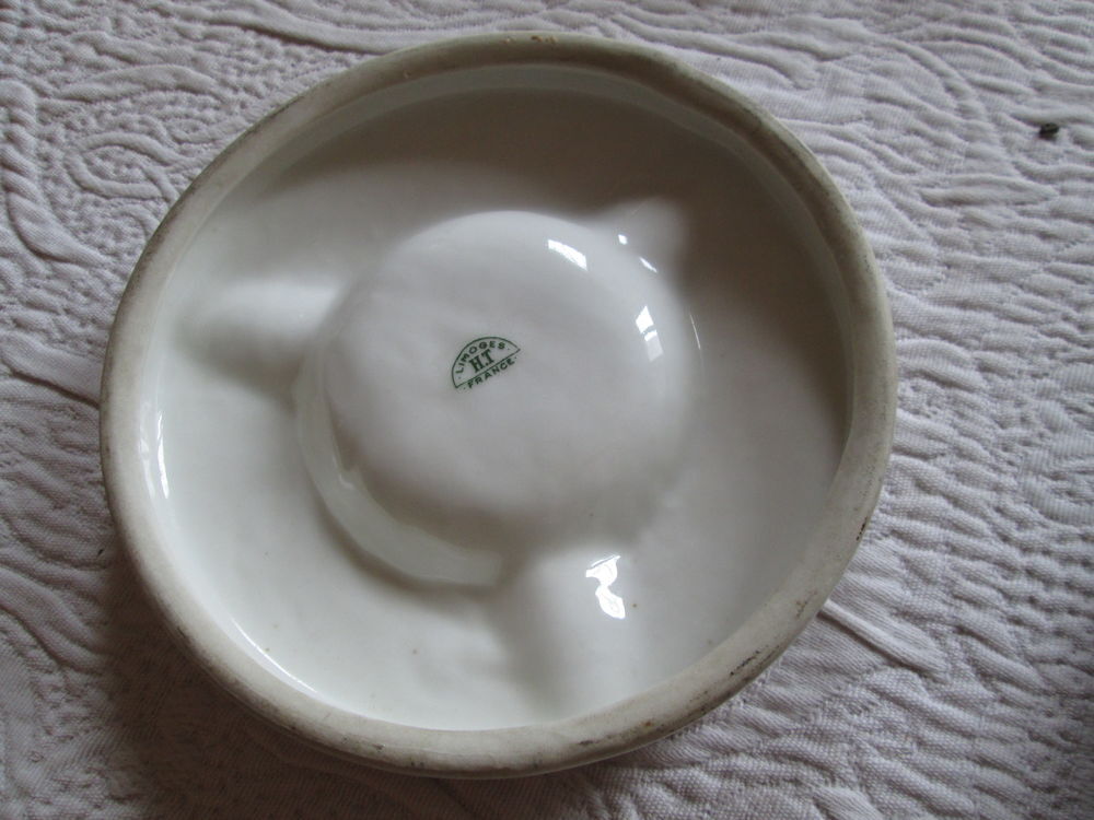 Cendrier en porcelaine de Limoges, blanc et dor&eacute;, fleurs Dcoration