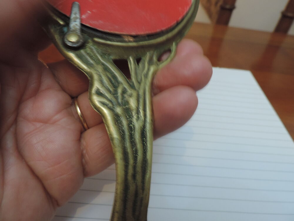 MIROIR A MAIN ANCIEN EN LAITON DE FORME OVALE - 