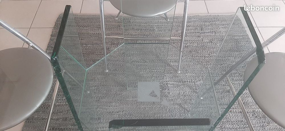 Table &agrave; manger octogonale en verre tremp&eacute; Meubles