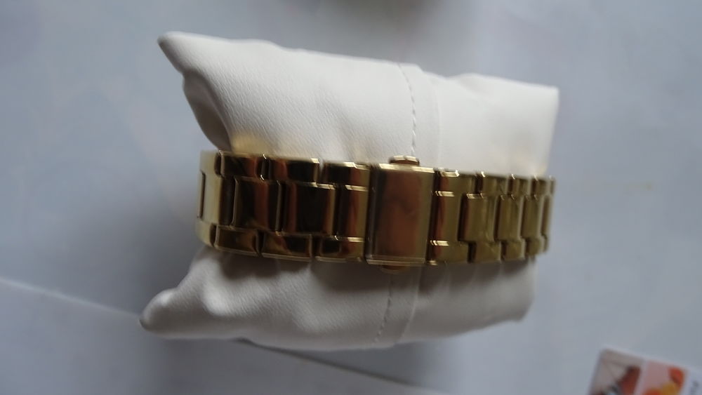 Coffret PIERRE LANNIER Montre neuve avec bracelet Bijoux et montres
