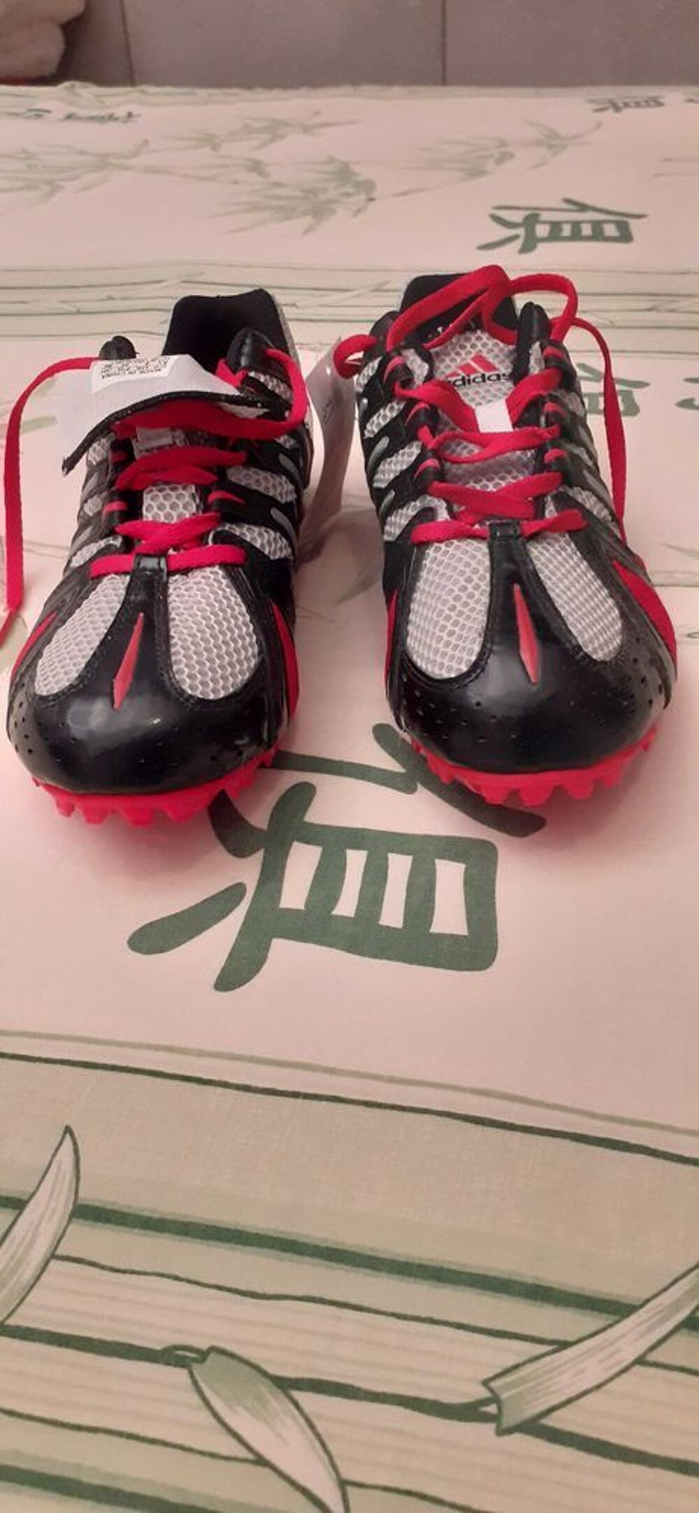 chaussures d'athl&eacute;tisme T41 adidas Sports