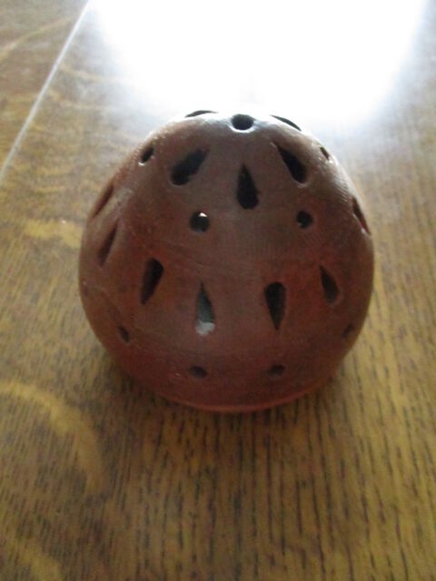 bougeoir en forme de d�me arrondi en gr�s avec encens 0 M�rignies (59)