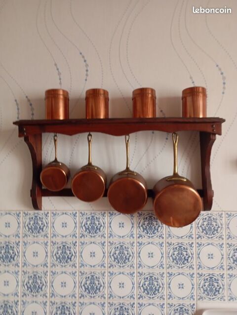 Etagère murale casseroles et pots à épice en cuivre 0 La Couronne (16)