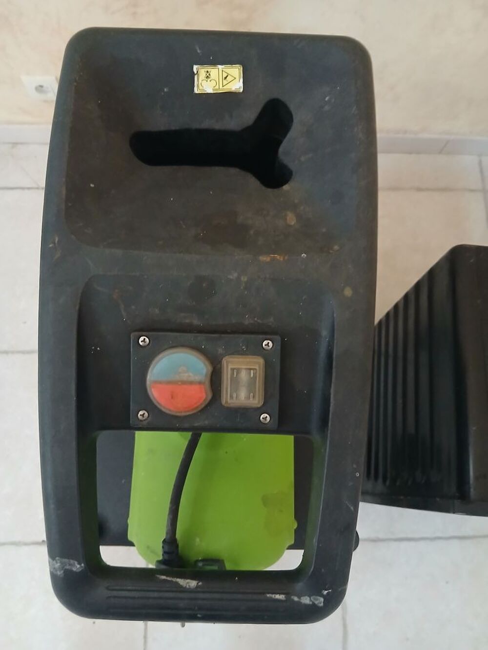 
BROYEUR ELECTRIQUE DE BRANCHES ET RYOBI, 2500W Jardin
