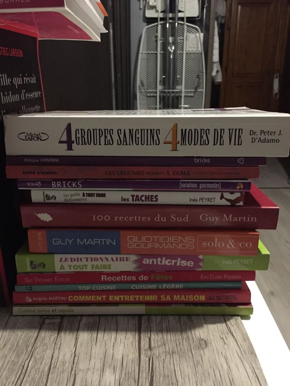 LOT DE LIVRES DE CUISINE NEUF + 4 livres policiers Livres et BD