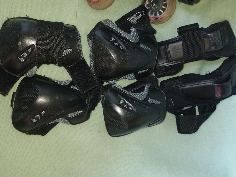 Roller enfant P32-35 r&eacute;glables + &eacute;quipement Sports