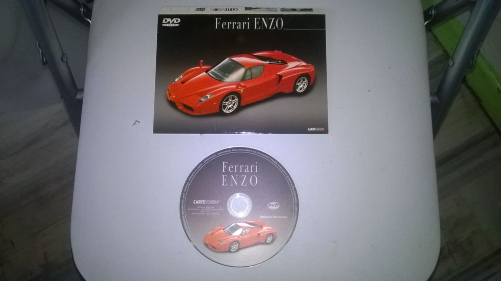 Carte Ferrari avec DVD
Pour envoie 
DVD et blu-ray