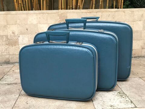 3 valises bleues vintage hotessesAF 150 Lyon 1 (69)