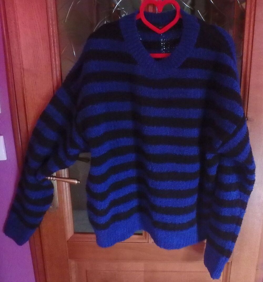 Pull Trendyol &agrave; rayures bleu et noir taille L neuf Vtements