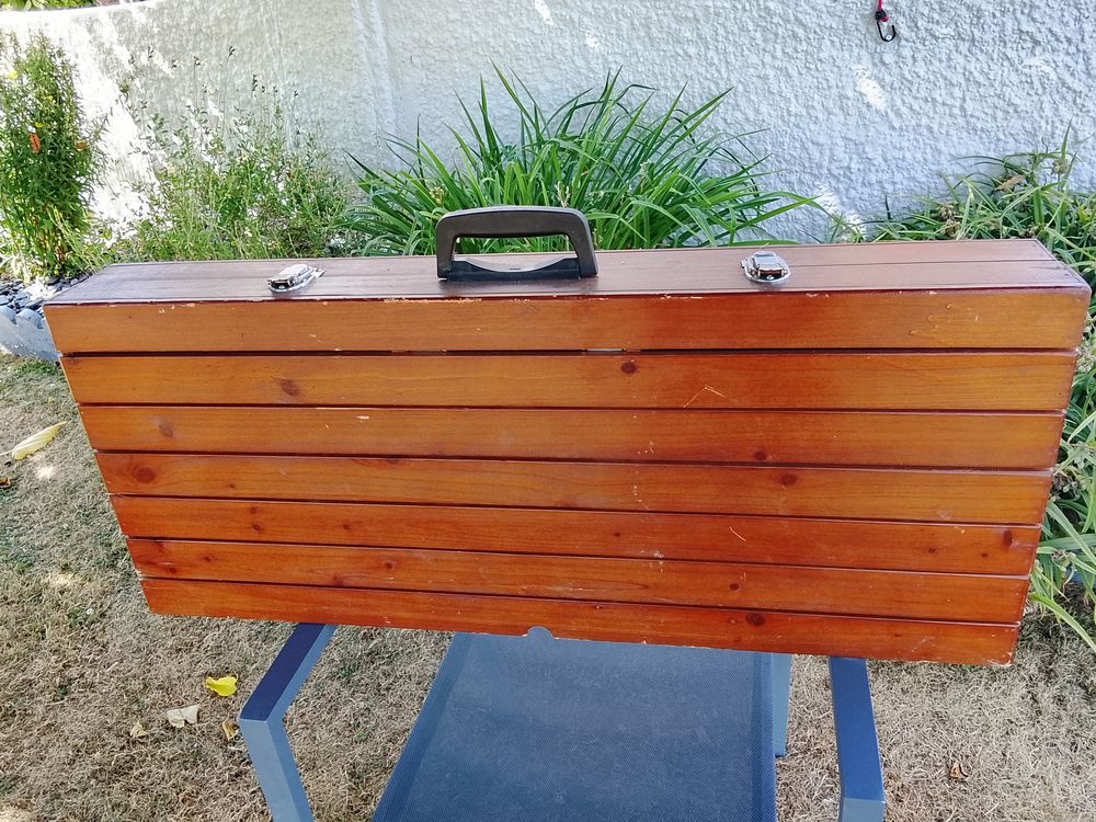 Valise table pliable et 4 si&egrave;ges int&eacute;gr&eacute;s bois et aluminuin Jardin