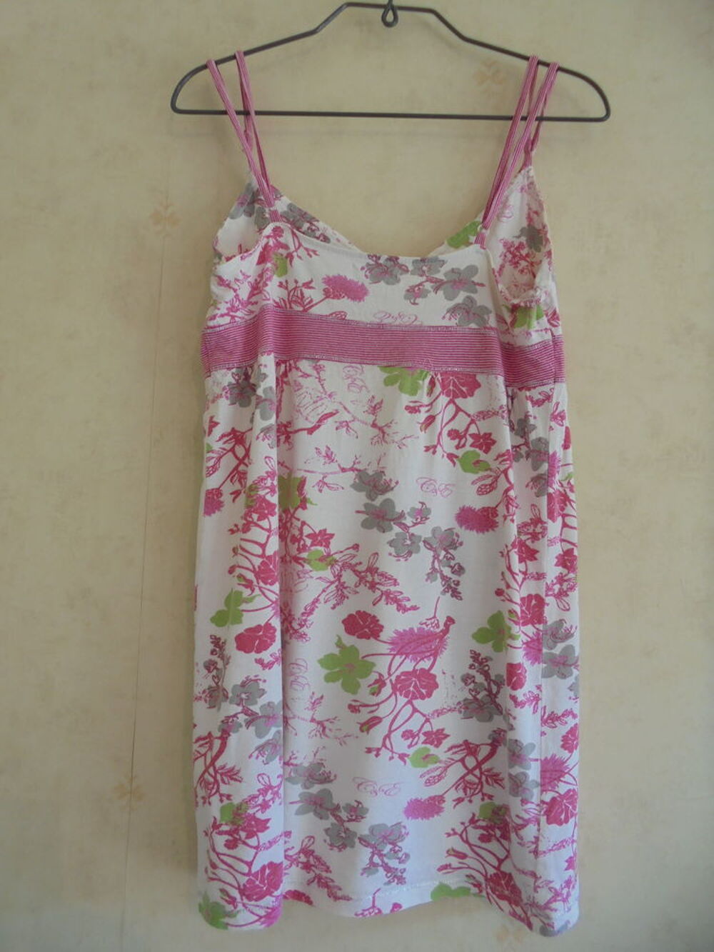 Chemise de nuit fleurie (93) Vêtements
