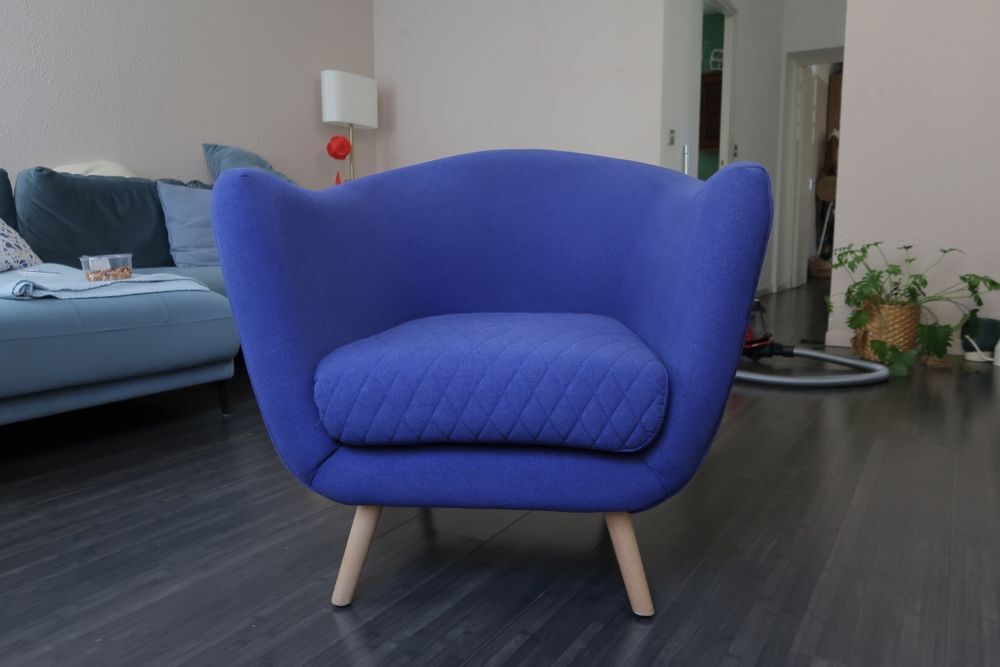 Fauteuil bleu tr&egrave;s confortable peu utilis&eacute; Design made.com Meubles