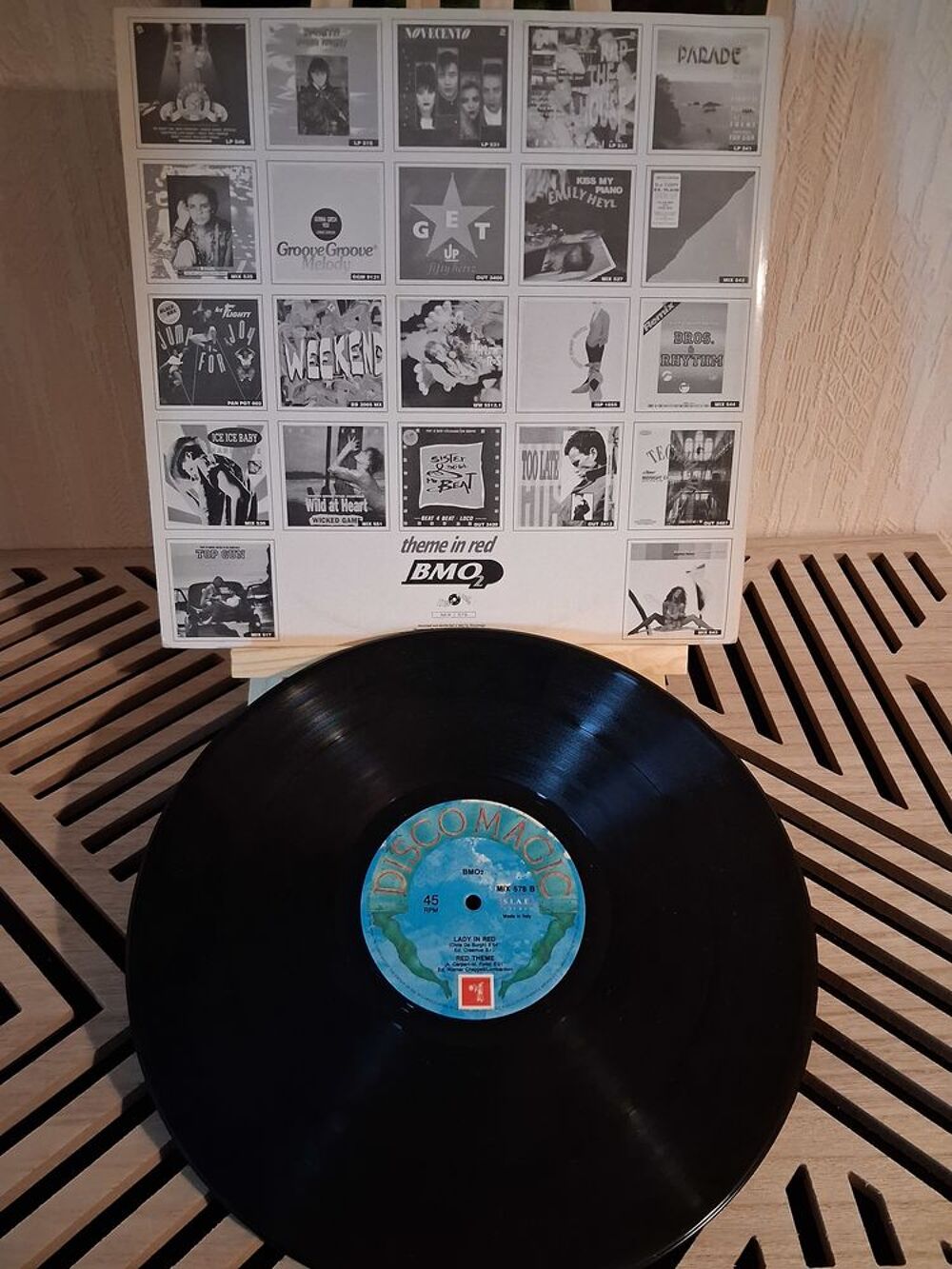 RARE MAXI SINGLE Bmo2 
Theme In Red
CD et vinyles