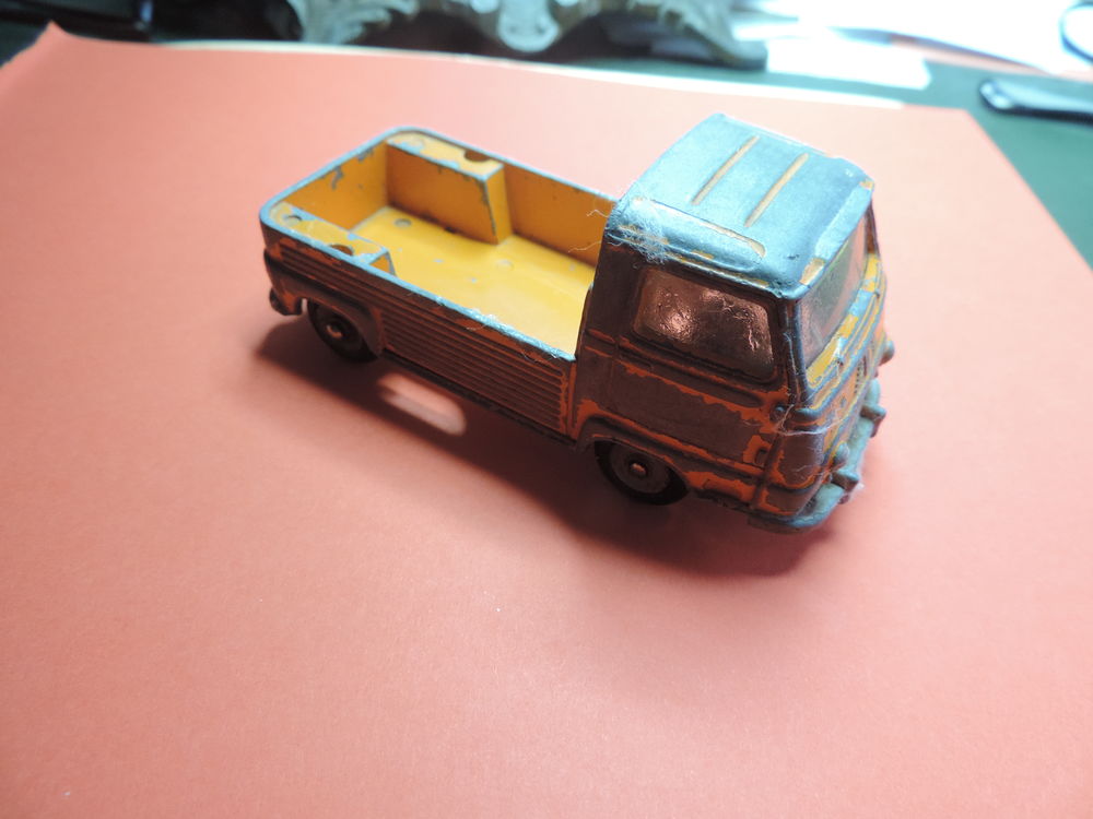 DINKY TOYS - ESTAFETTE RENAULT - Echelle : 1/43 &egrave;me. 