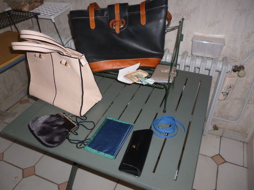 ASSORTIMENT MAROQUINERIE DIVERSES Maroquinerie