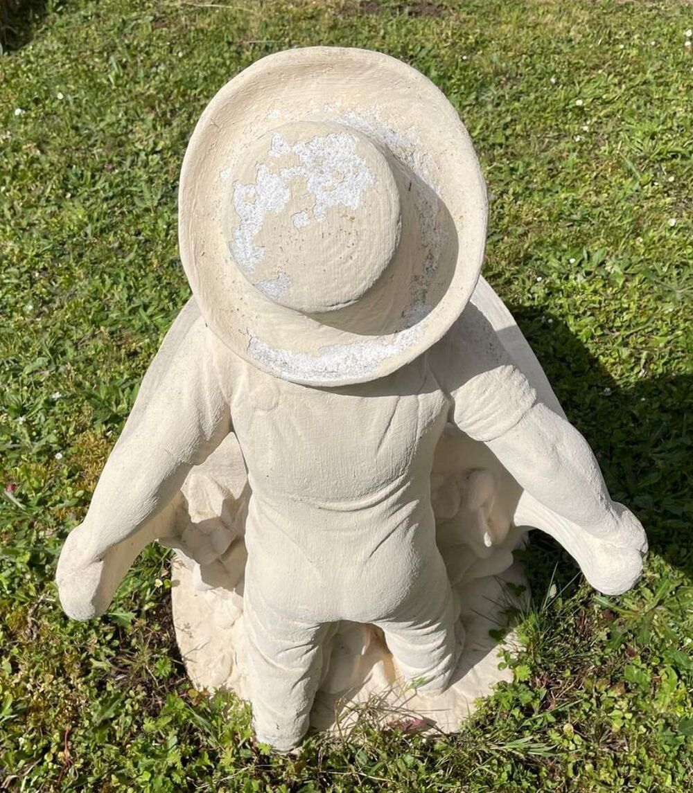 Enfant &agrave; la brouette en pierre, d&eacute;coration pour jardin Jardin