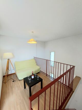  Appartement à louer 5 pièces 65 m²