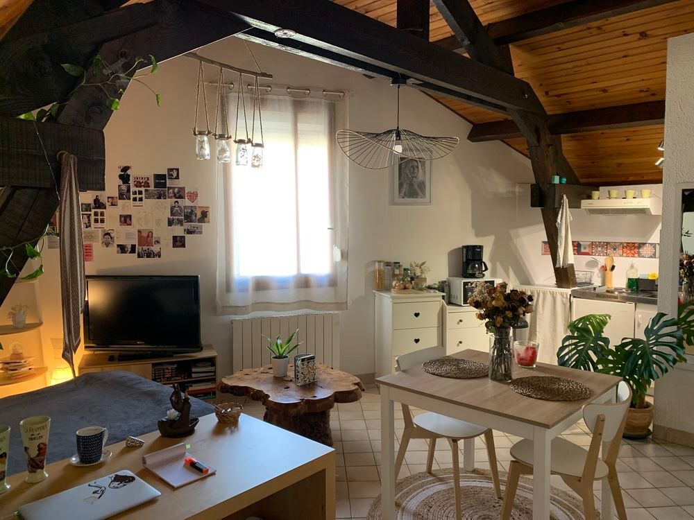Location Appartement STUDIO à REIMS  26 m²  . Proche   HOPITAL . CHU et FAC Reims