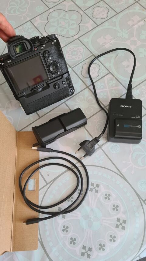 Sony a7R III + grip + batteries 2000 Viriat (01)
