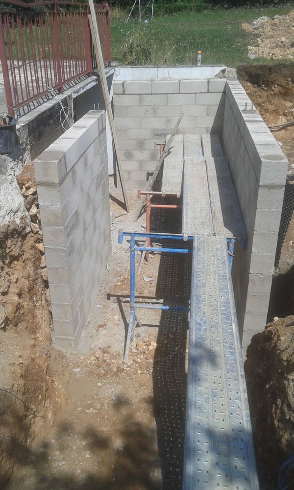 macon portuges cherche bricoles ou travail pour le ewkem Bricolage