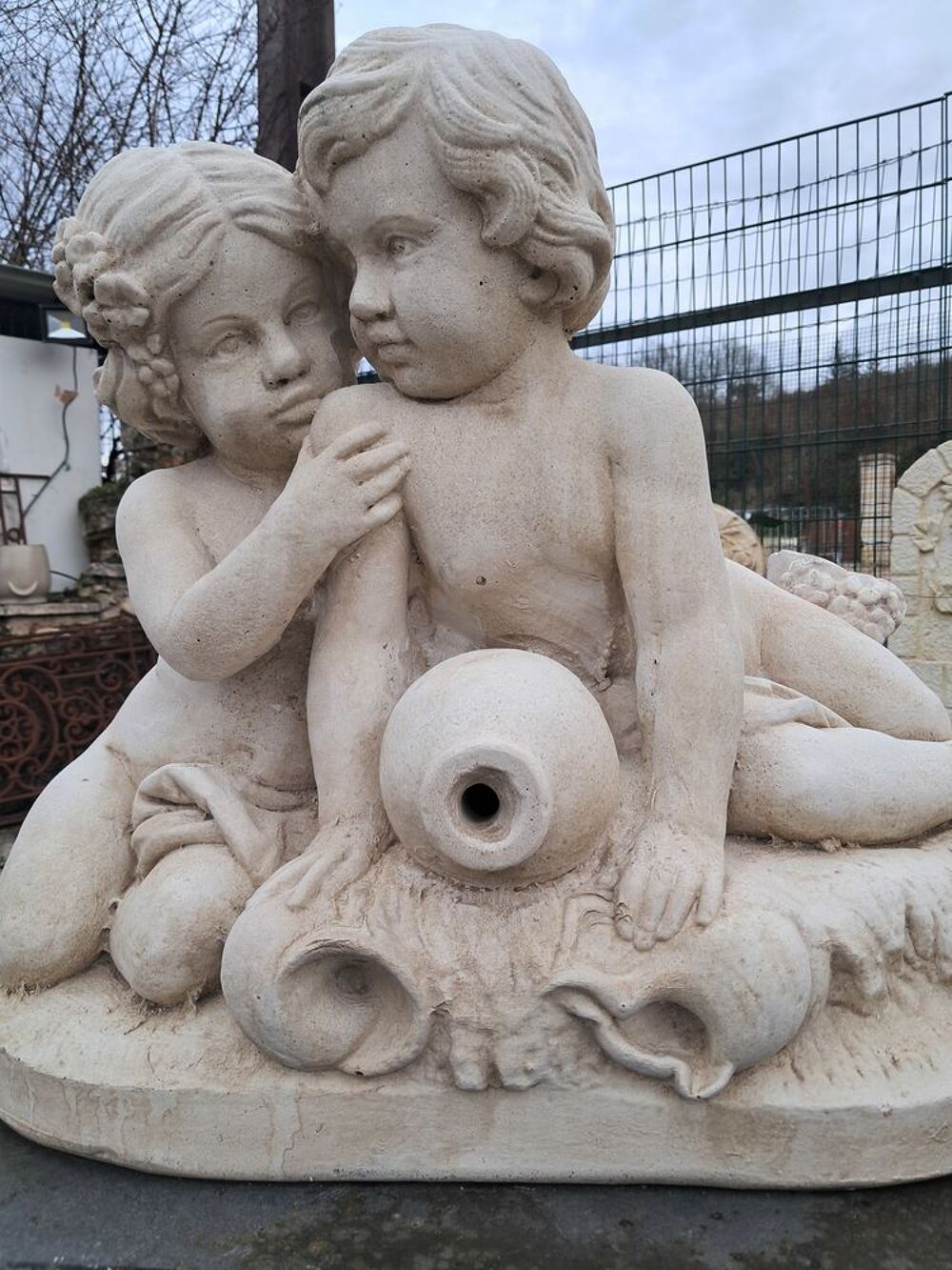 Statue deux anges &agrave; la cruche, en pierre reconstitu&eacute;e avec sortie d'eau Décoration