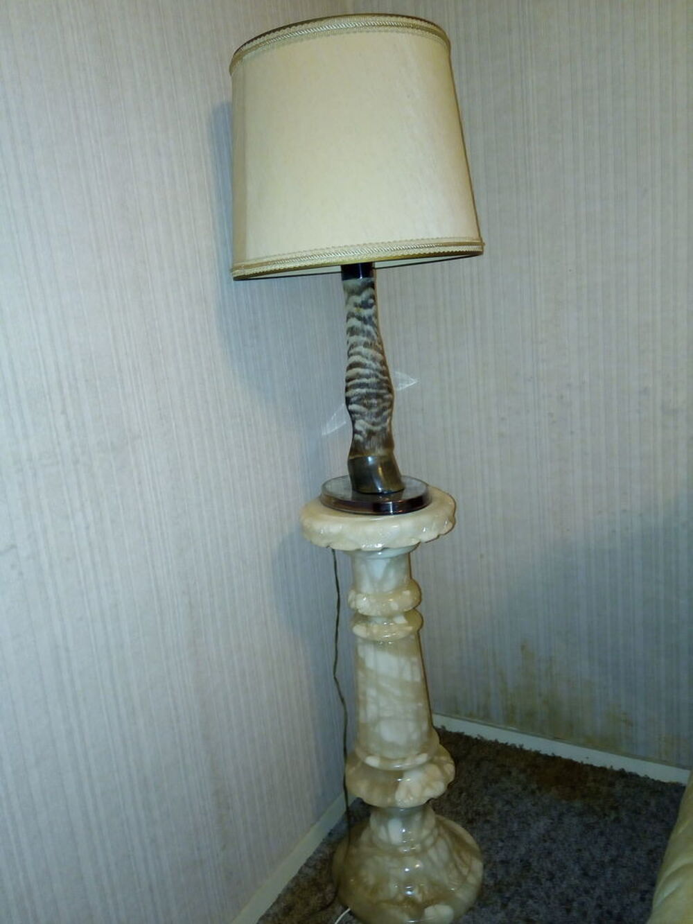 Colonne + lampe Décoration