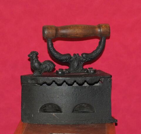 Fer � repasser ancien . 40 Mirefleurs (63)