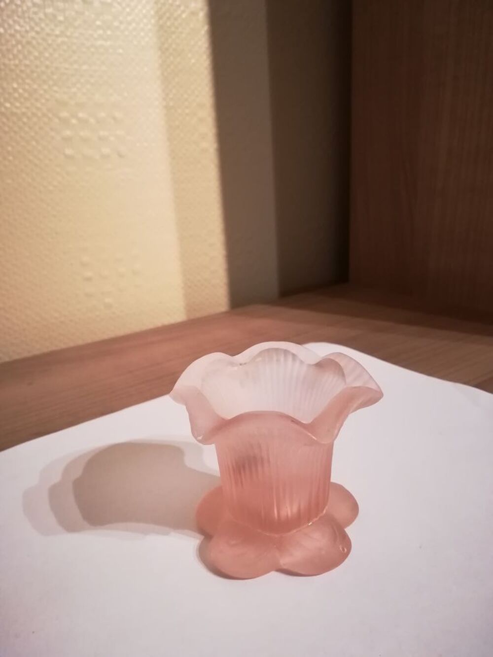 PETIT BOUGEOIR ROSE VINTAGE EN VERRE 
Décoration