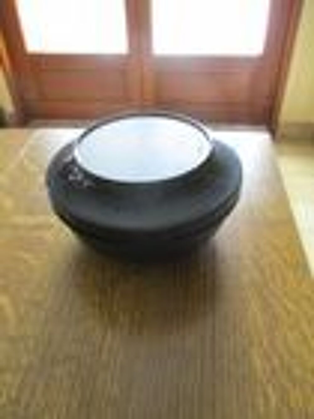 Plusieurs boites rondes noires tupperware et bien d'autres Décoration