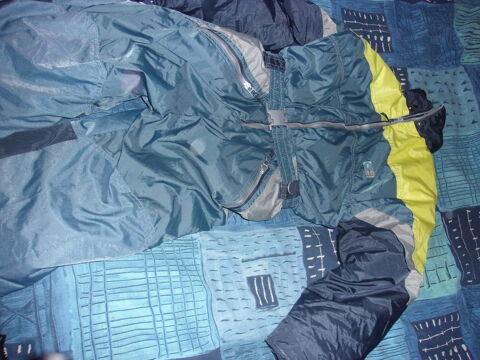 Combinaison de ski enfant 10 ans, quasi neuve, peu port�e 22 Villars-les-Dombes (01)