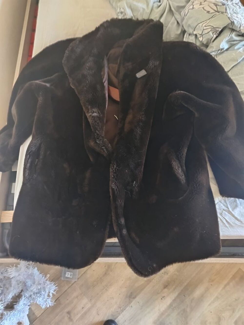 Manteau &eacute;l&eacute;gant raffin&eacute; et tr&egrave;s confortable . Vêtements