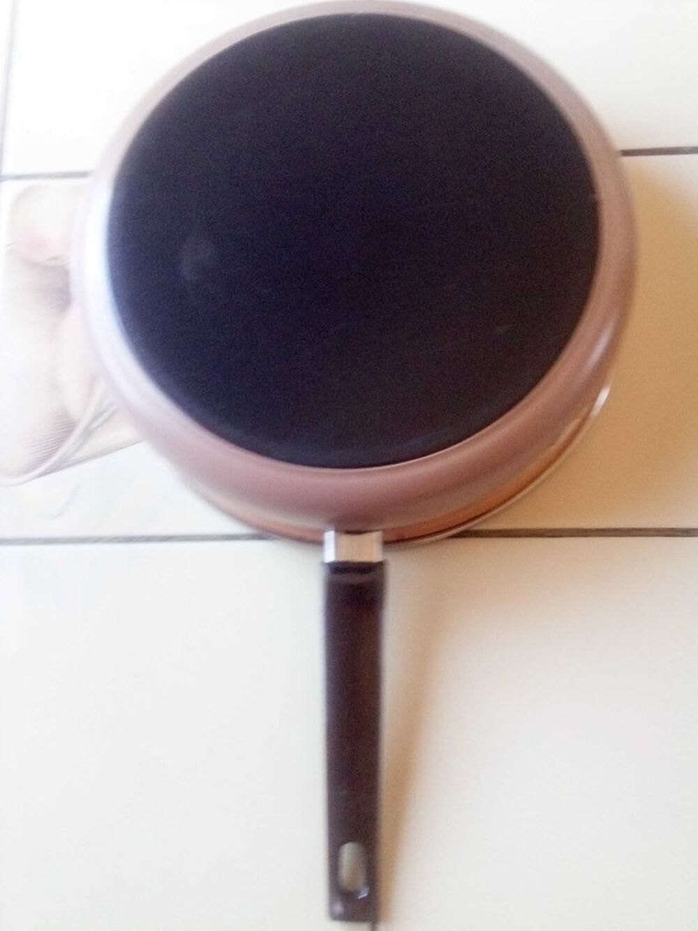 sauteuse vintage &agrave; motifs fleurs &eacute;maill&eacute;e, ann&eacute;es 70 Décoration
