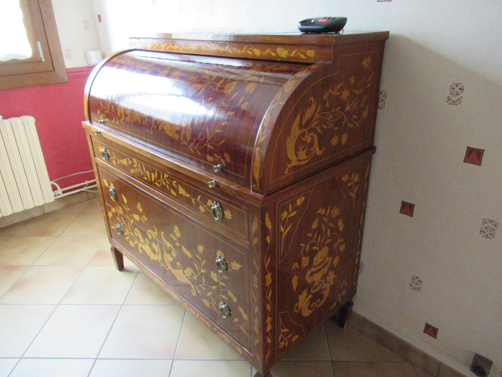 BUREAU Hollandais cylindre. 
Meubles