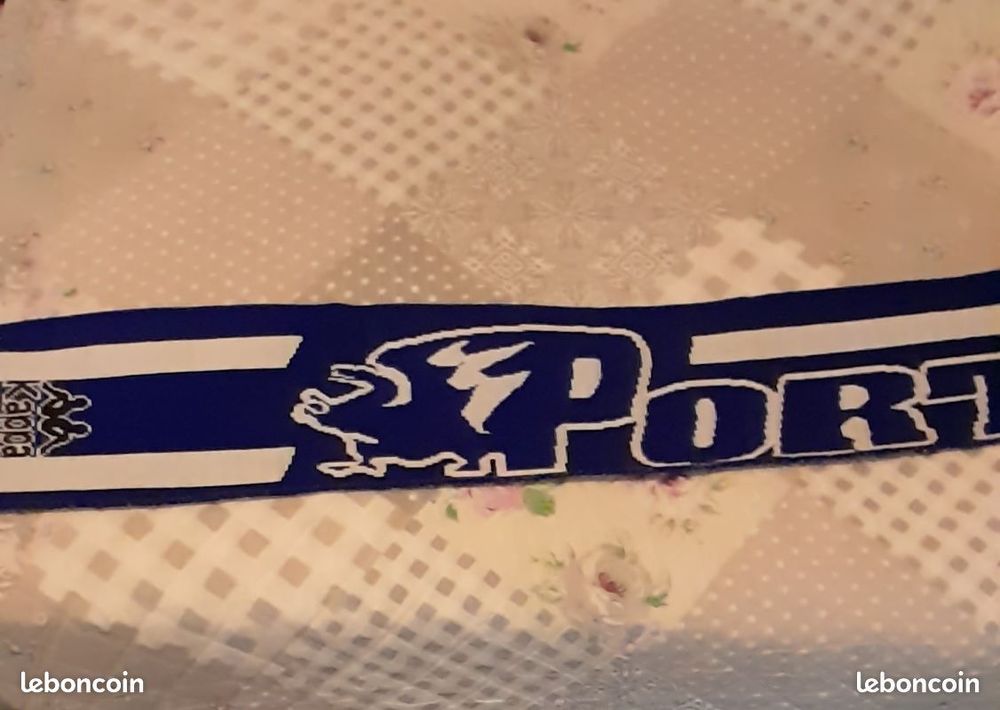 &eacute;charpe FC porto (portugal) toute neuve jamais servie Bricolage
