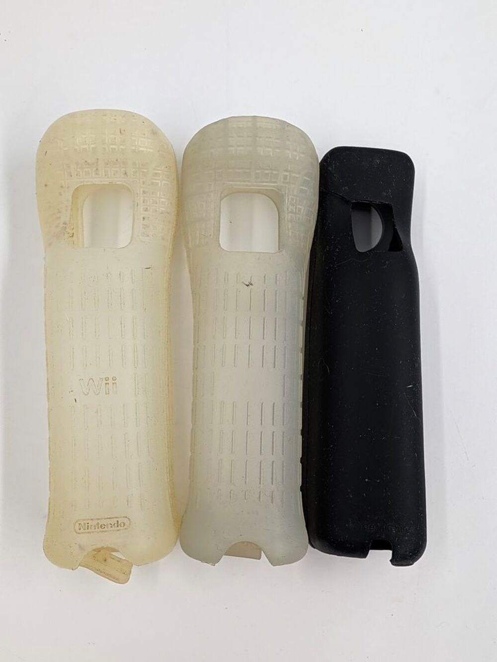 Lot d'accessoires Nintendo Wii 3 protections pour manettes Consoles et jeux vidéos