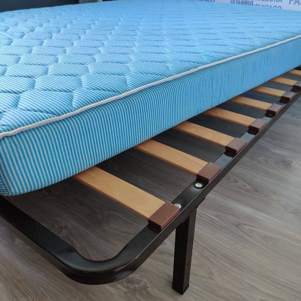 Sommier &agrave; lattes avec pieds 140 cm avec matelas Meubles