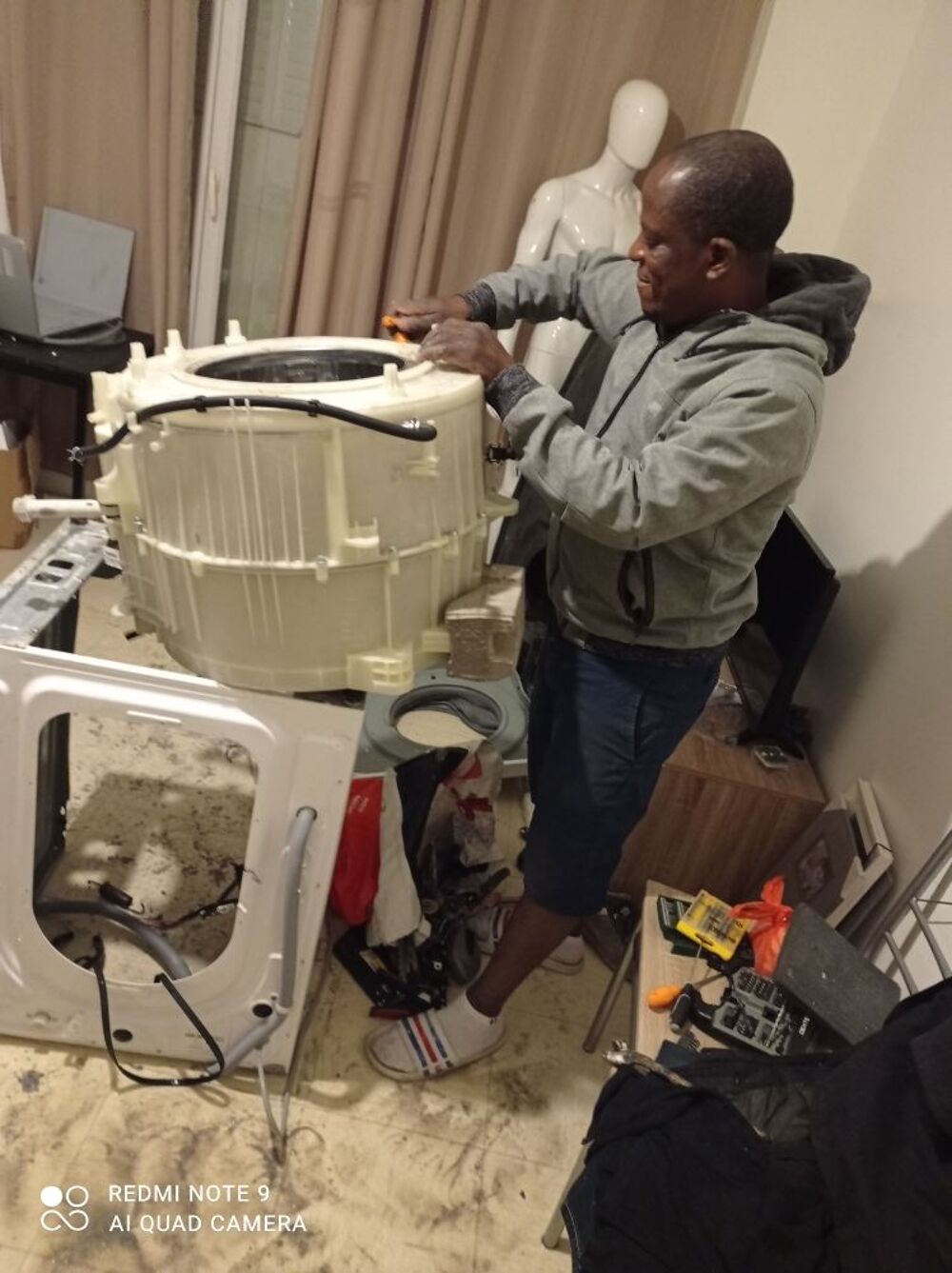 Cameroun Africa , r&eacute;paration machines &agrave; laver s&egrave;che linge Electroménager