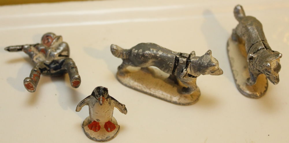 Figurines quiralu pole chien , pingouin et esquimau Jeux / jouets