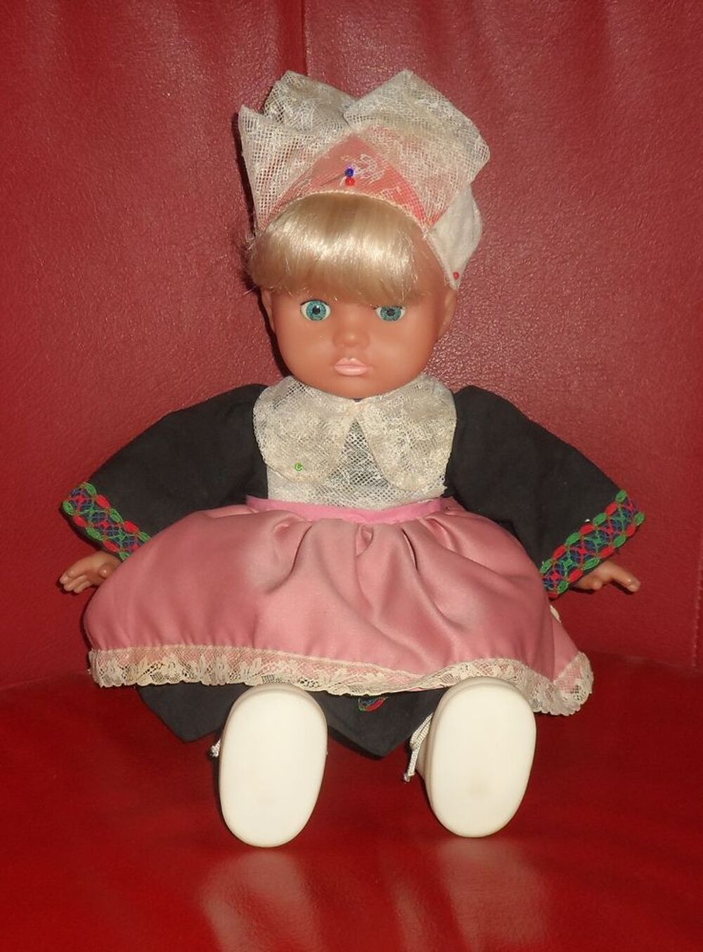 Poup&eacute;e Hauteur 40 cm en plastique et tissus ferme les yeux Jeux / jouets