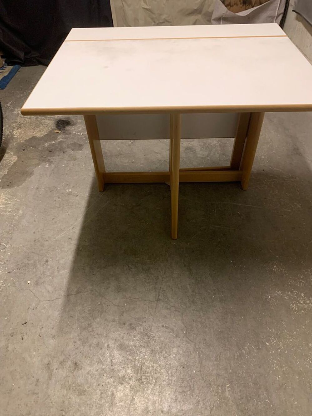 Table rectangulaire plateau blanc et pieds bois pliable Meubles