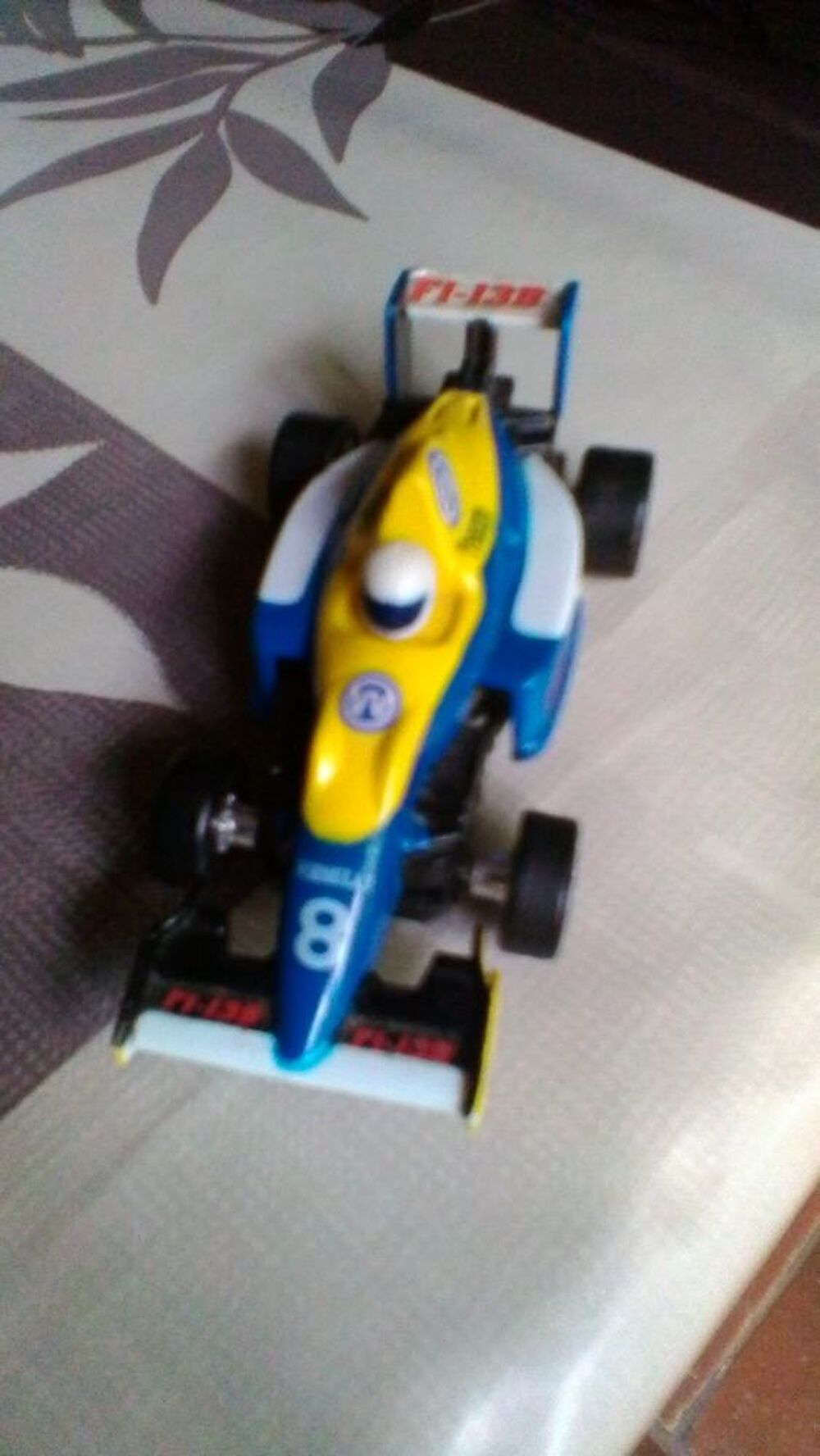 Voiture miniature de formule 1 