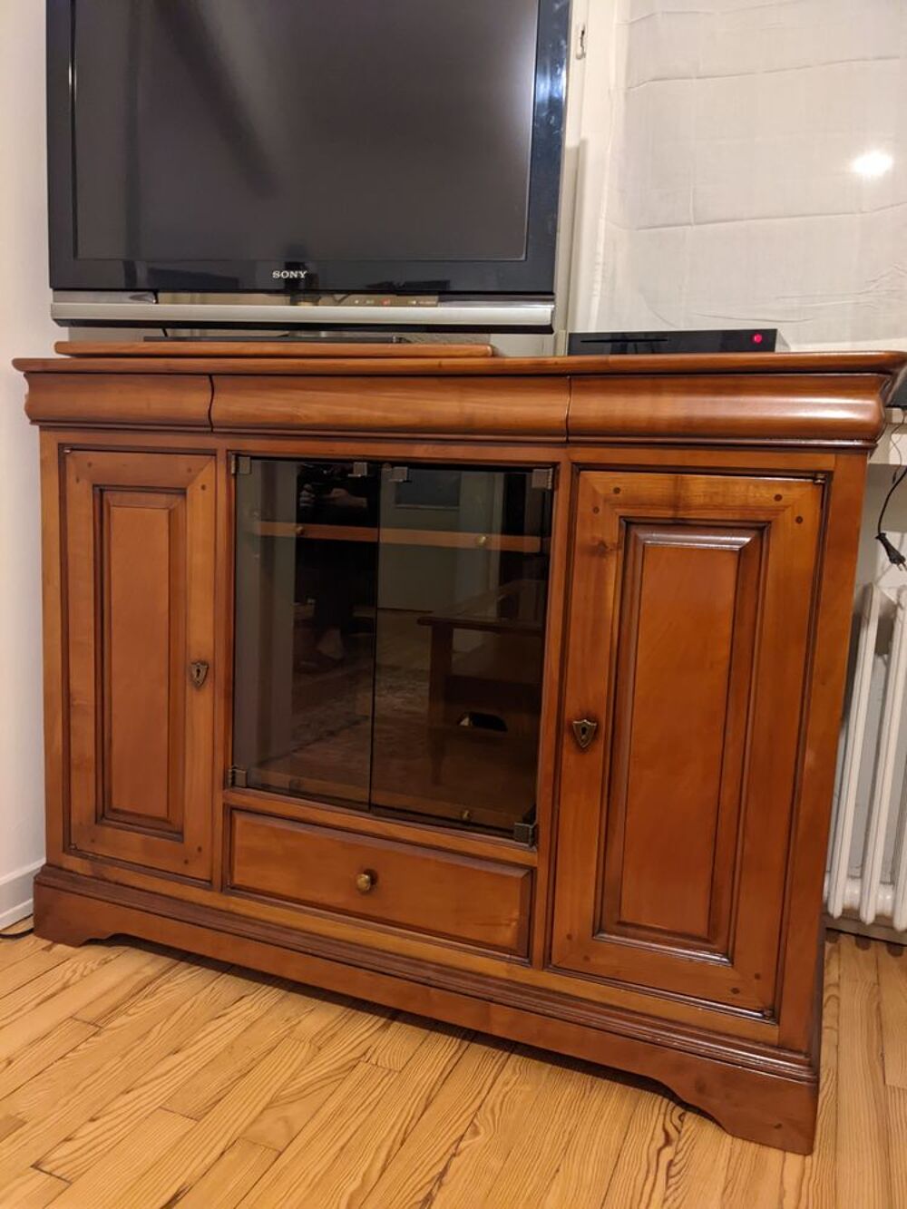 Meuble TV style Louis Philippe. Meubles