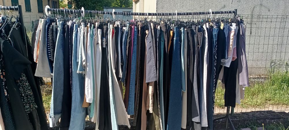 DE LOTS DE V&Ecirc;TEMENTS F&Eacute;MININ Taille 36 au 58-60 Vêtements