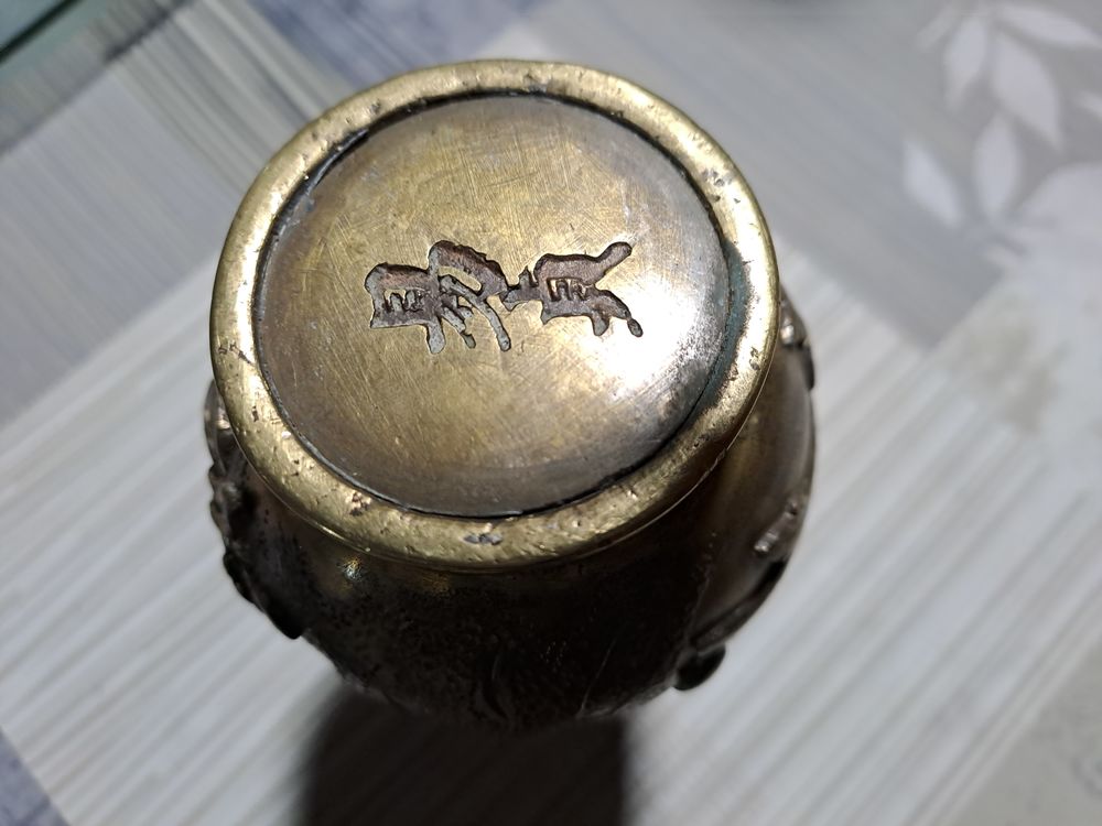 vase bronze 