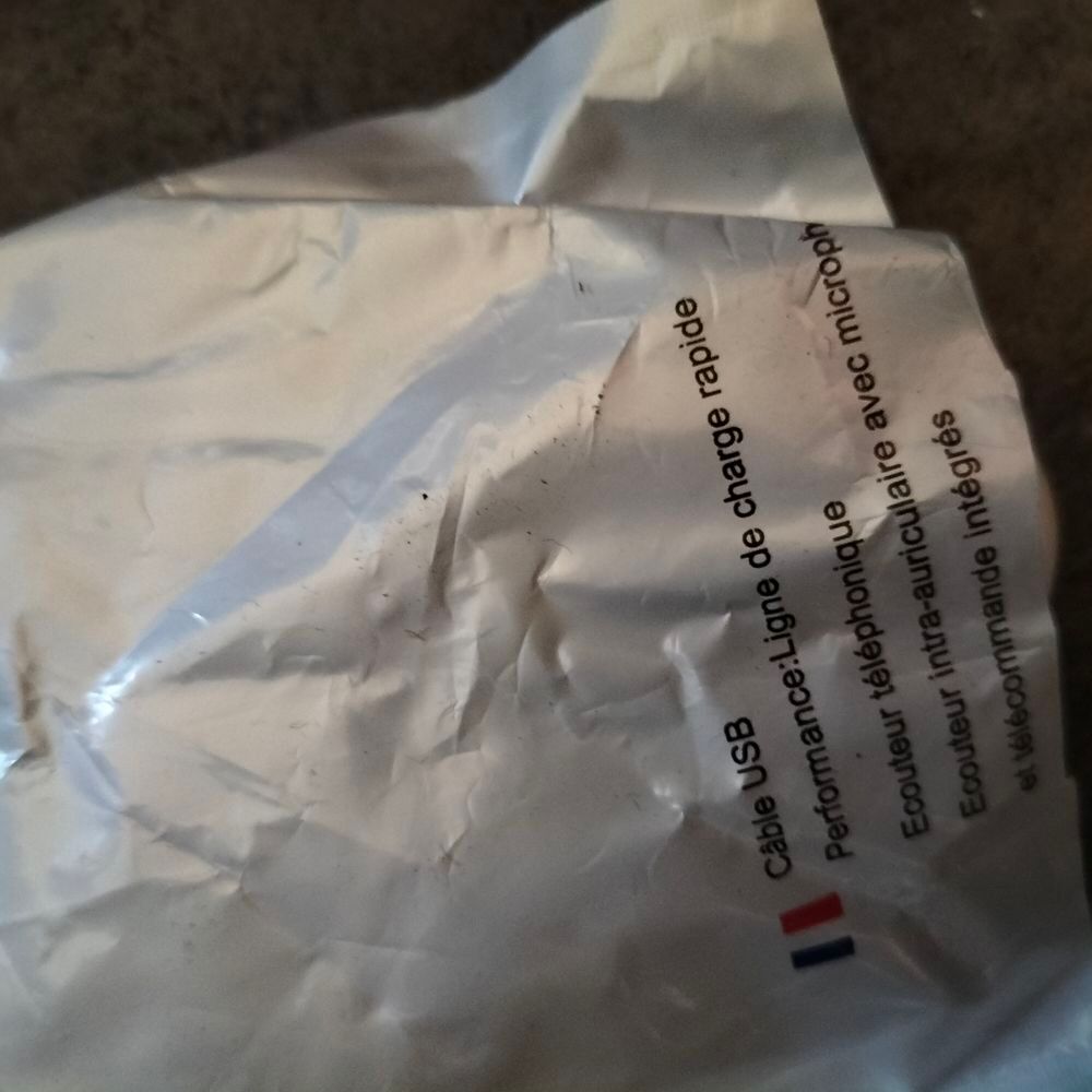 Cable chargeur t&eacute;l&eacute;phone iphone TASR France neuf Téléphones et tablettes