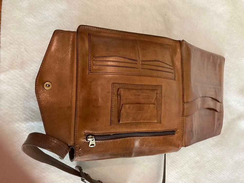 Sac de loisirs en cuir Homme. Maroquinerie