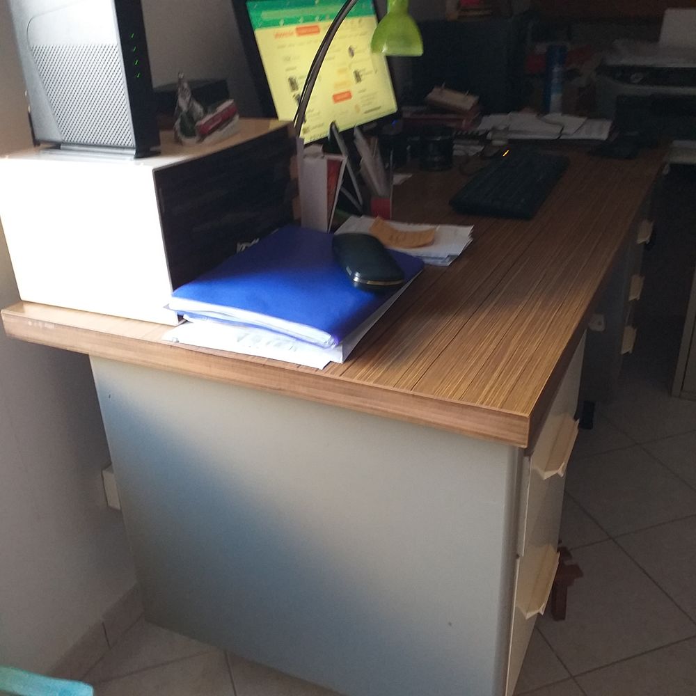 bureau professionnel beige clair dessus marron Meubles